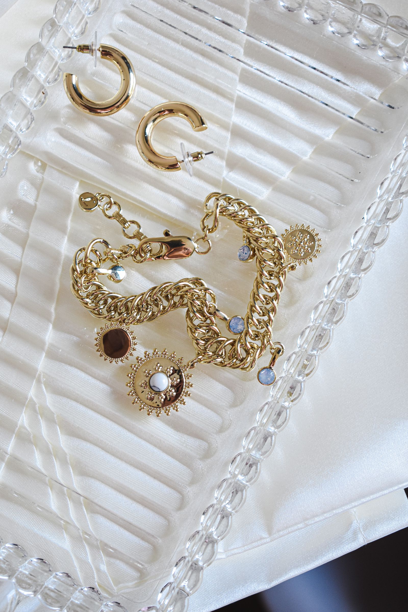 Fine gold jewellery pieces